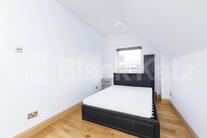 Newly refurbished stunning 2 bed flat set on the top floor of a development  Hargrave Road, Archway
